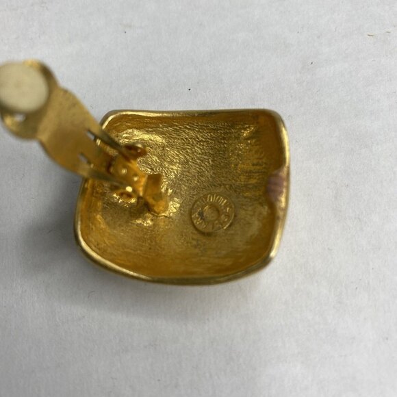 Vintage Clara Studio Inc Chunky Gold Tone Large Clip On Earrings Signed - Picture 7 of 7